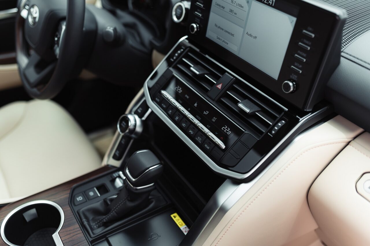 Toyota Land Cruiser 300 Black