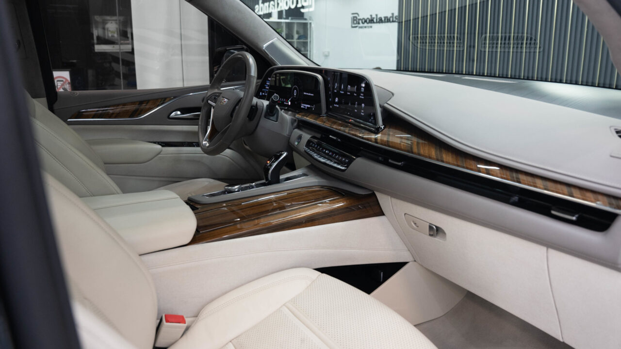 Cadillac Escalade Black M