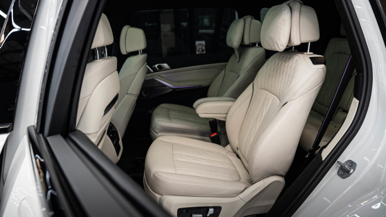 BMW X7 White Restyling