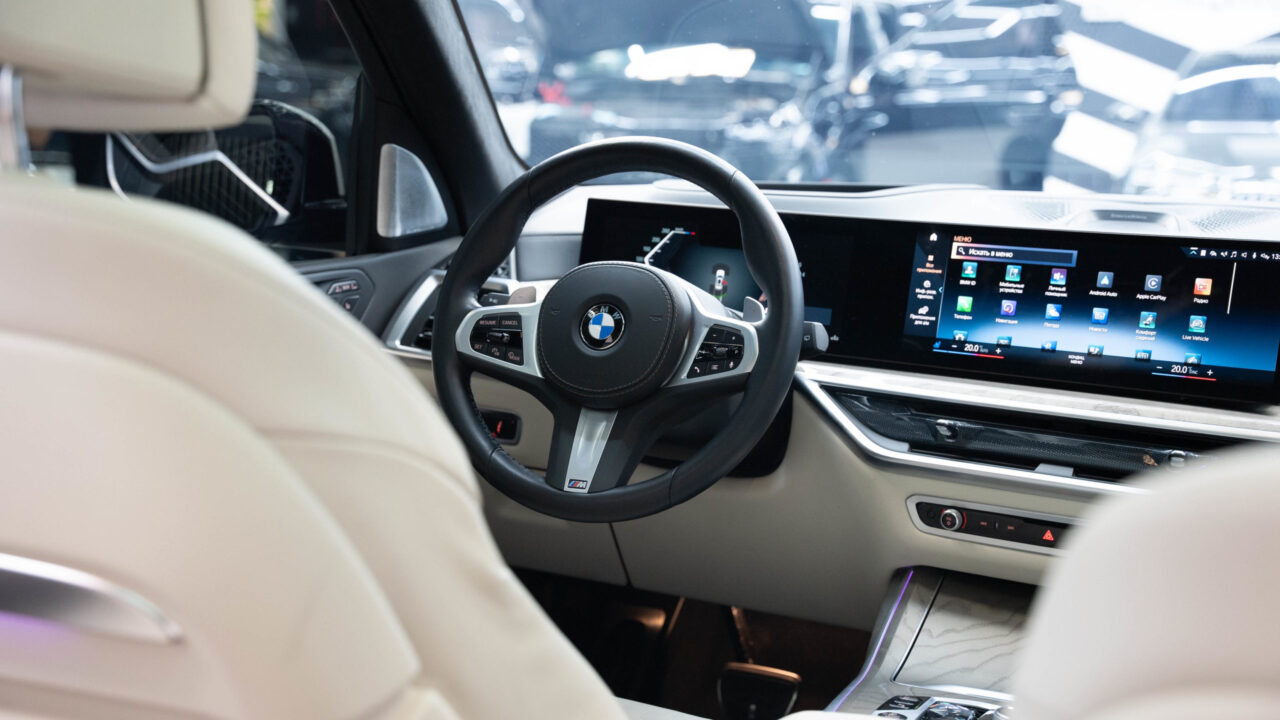 BMW X7 White Restyling