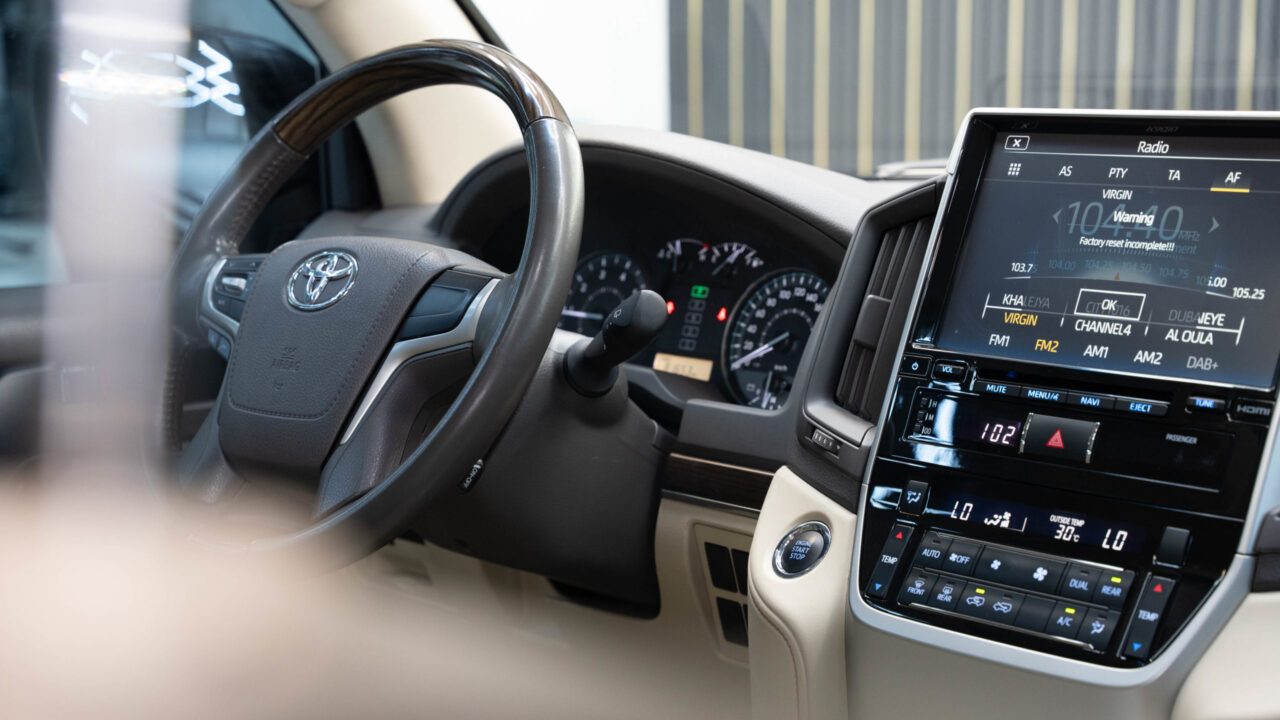 Toyota Land Cruiser 200 Black