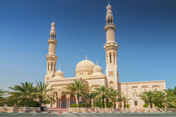 Мечеть Джумейра благодаря минаретам видна издалека