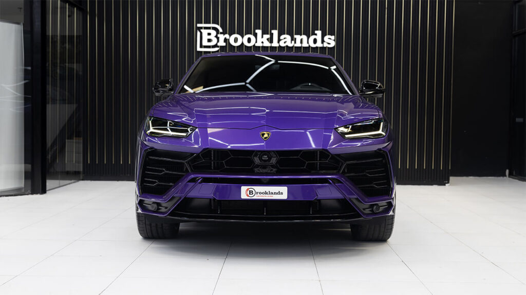 Lamborghini Urus Violet