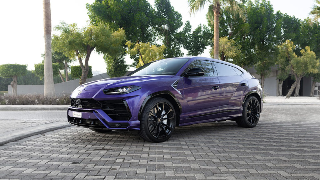 Lamborghini Urus Violet