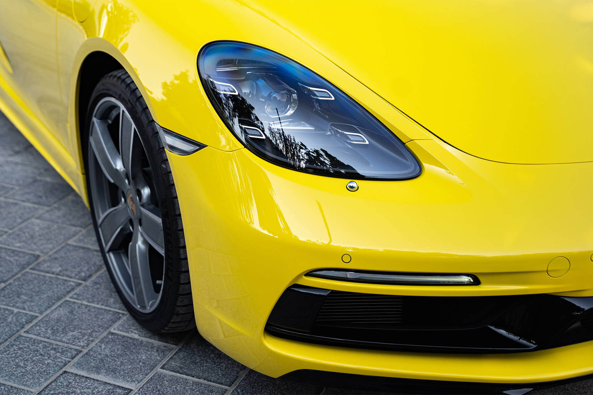 Porsche 718 Boxster Yellow
