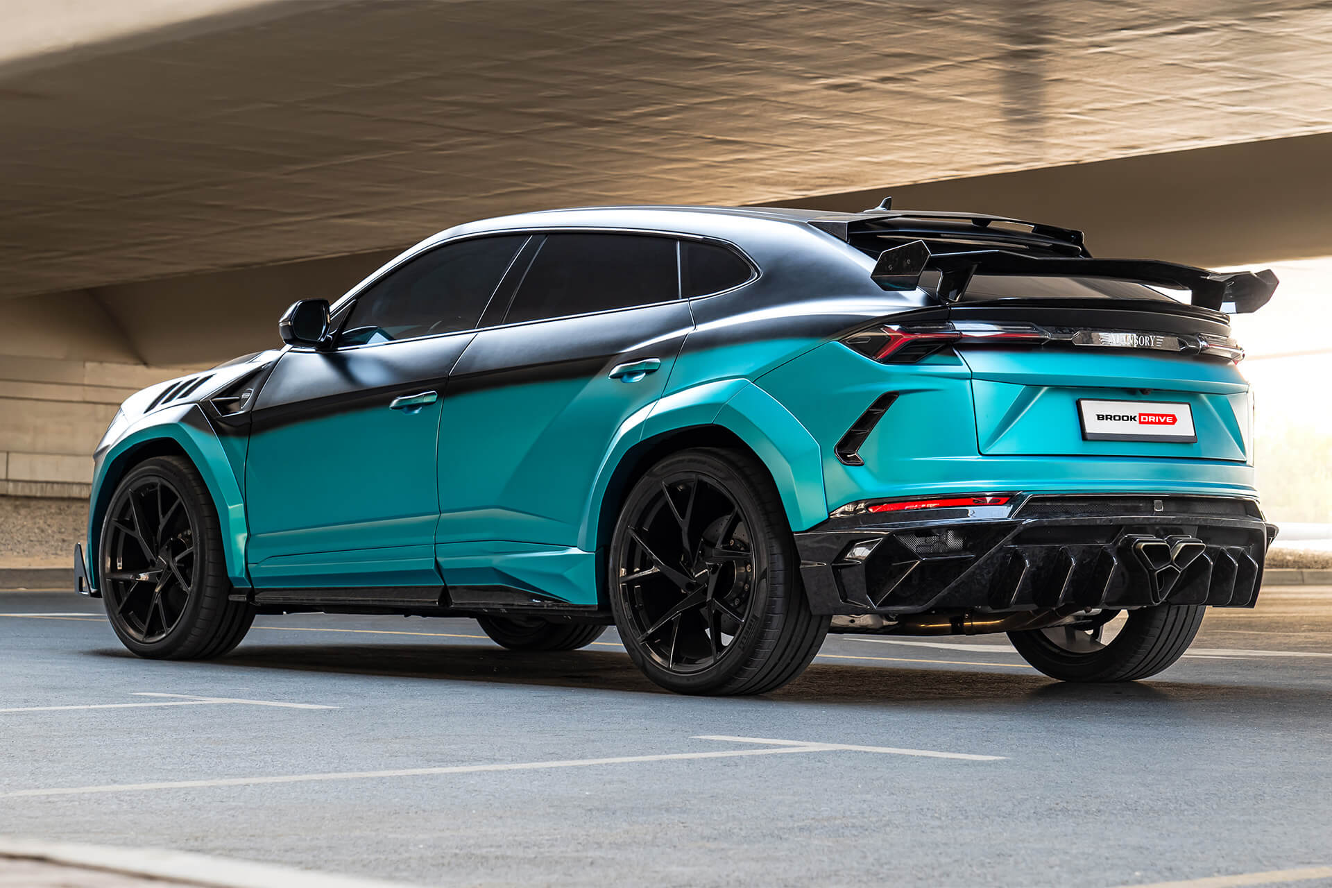 Lamborghini Urus Mansory Turquoise to Black Gradient