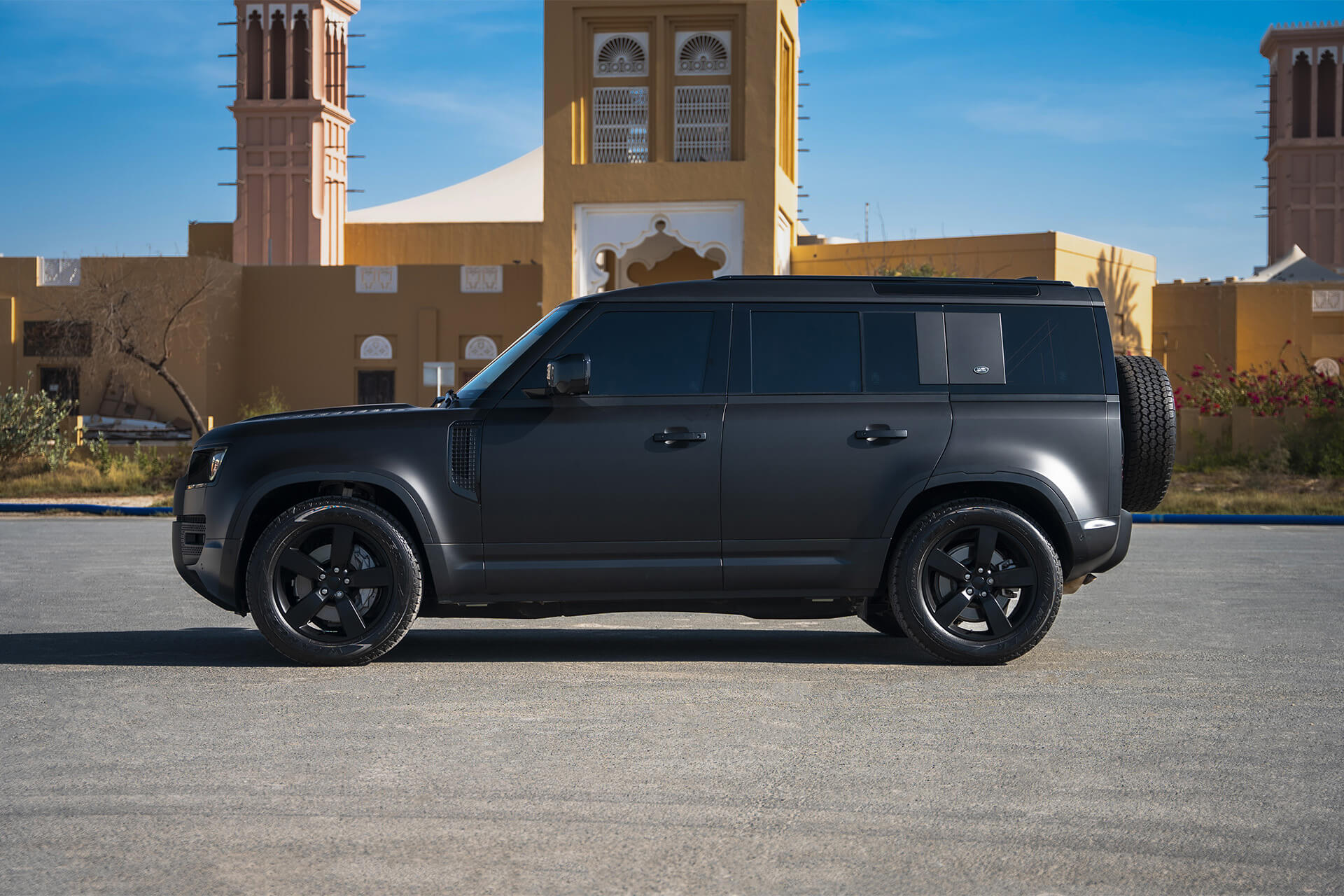 Land Rover Defender Matte Black