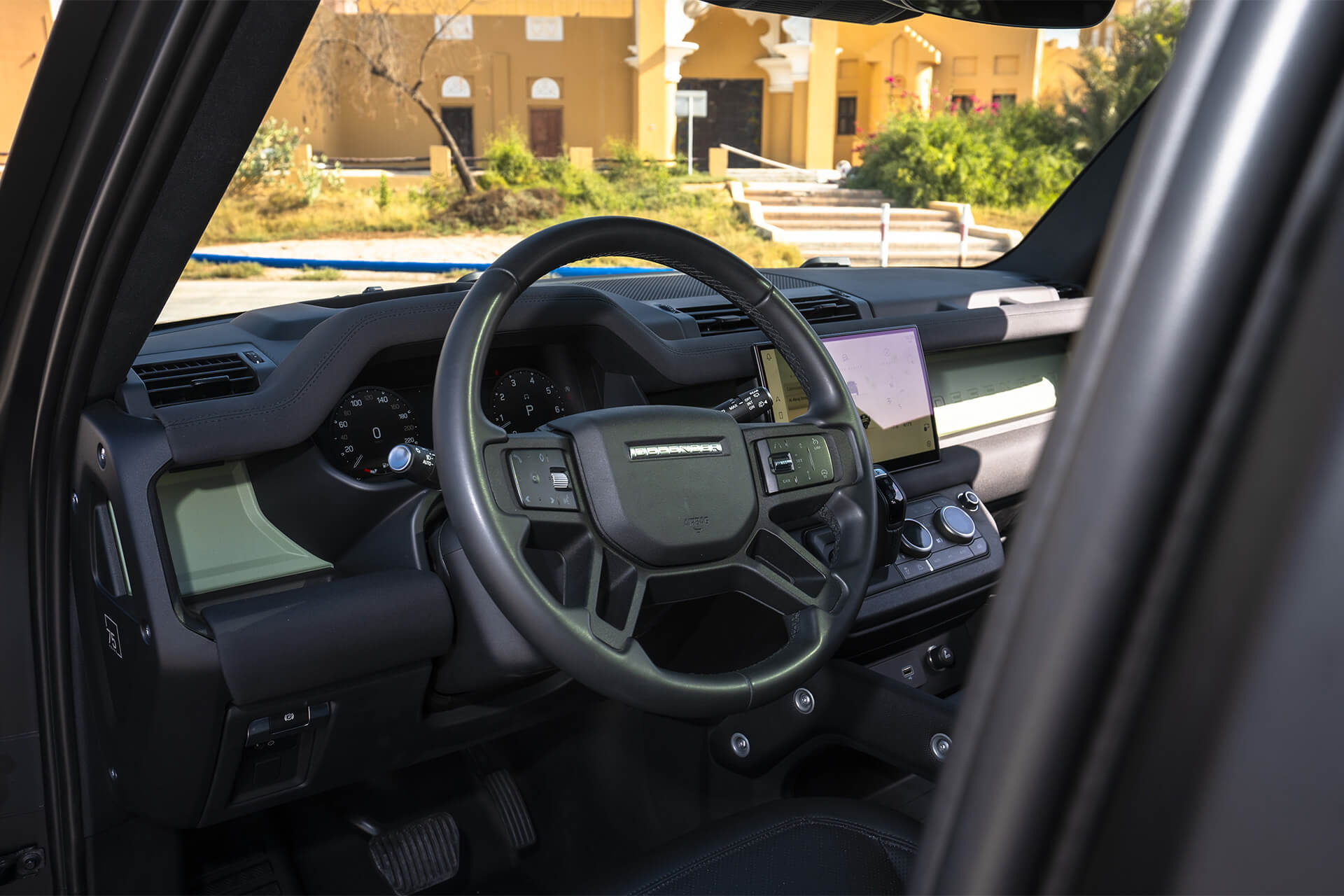 Land Rover Defender Matte Black