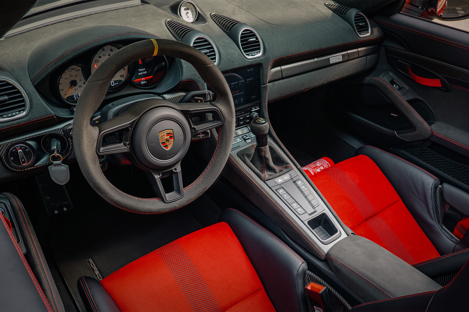 Porsche 718 Spyder RS Guards Red