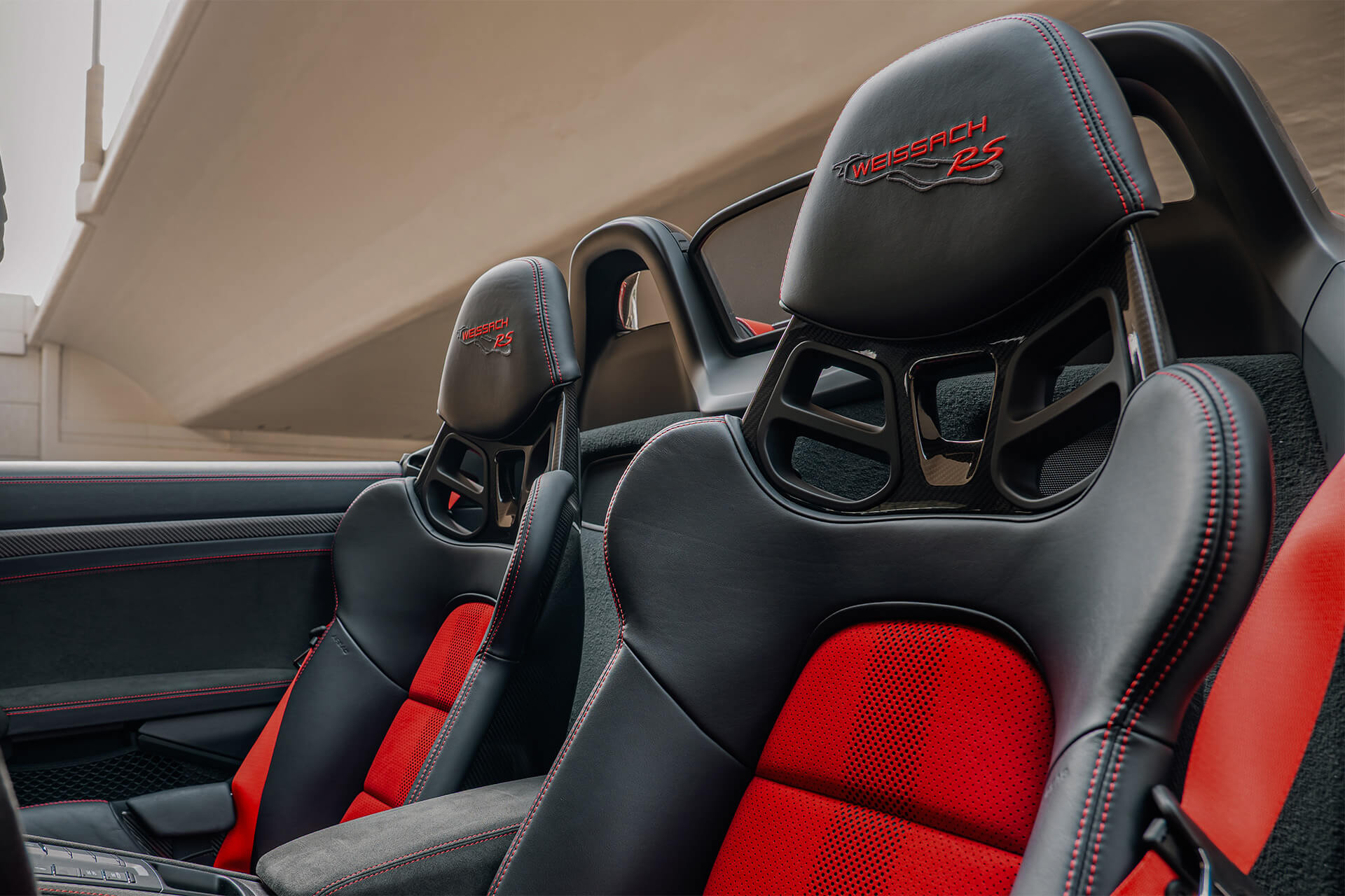 Porsche 718 Spyder RS Guards Red