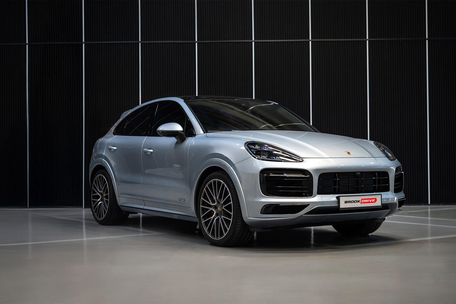 Porsche Cayenne GTS Coupe Dolomite Silver Metallic